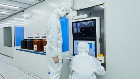 國(guó)產(chǎn)首臺(tái)！萬(wàn)業(yè)企業(yè)：高能離子注入機(jī)通過(guò)客戶驗(yàn)證 芯片制造關(guān)鍵一環(huán)