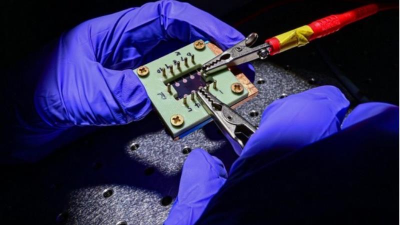 超薄太陽能電池新突破：光伏效率提高18%